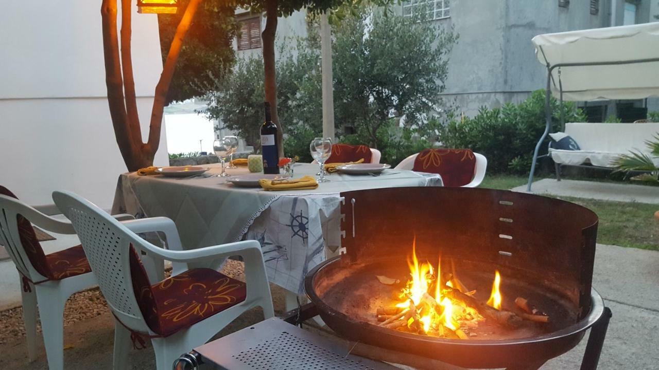 Ema Apartma Pag Town