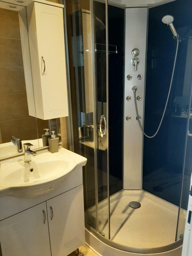 Ema Apartment *